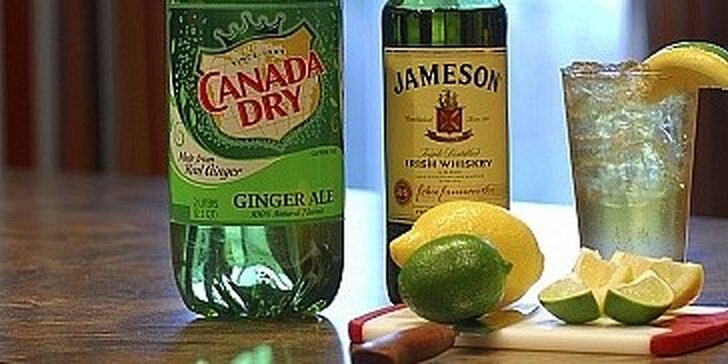 Jameson whisky se zázvorovou limonádou Schweppes v ceně 85 Kč
