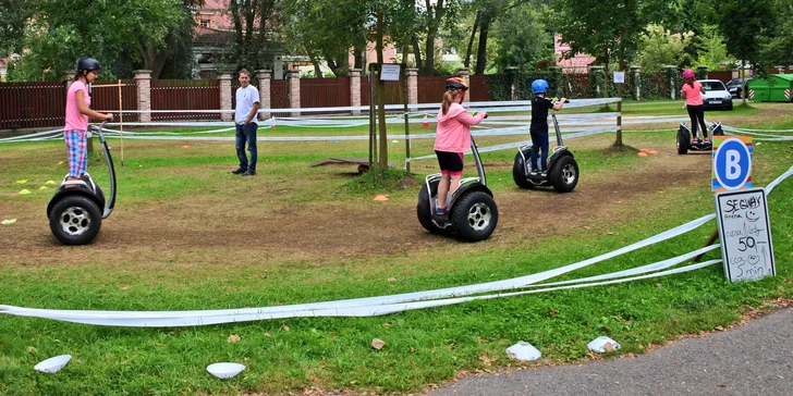 Vozítko Segway na 30, 60 či 90 minut: jízda po vyznačené dráze s dozorem