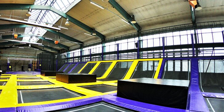 Zbrusu nový JumpPark Brno: hodina hopsání, skákání a řádění na trampolínách