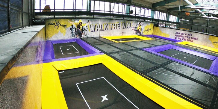 Zábavný JumpPark Brno: hodina i dvě hopsání, skákání a řádění na trampolínách