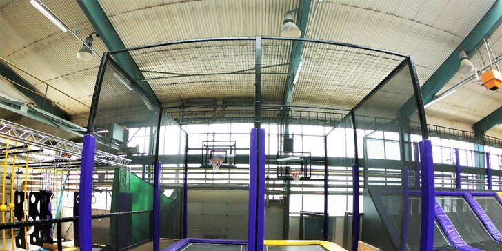 Permanentka na 10 vstupů do JumpParku Brno: hopsání, skákání a řádění na trampolínách