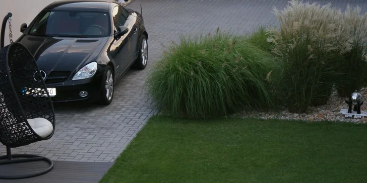 Pobyt se snídaní v moderním apartmánu a možnost jízdy v luxusním voze