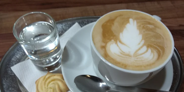 Káva, domácí limonáda nebo nealko a bezlepkový zákusek podle výběru