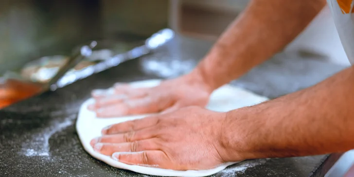 Pizza z pece: 1 nebo 2 kousky podle výběru v italské restauraci