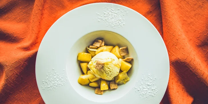 Letní 3chodové menu pro 2: grilovaná zelenina, thai kari a jablíčko v karamelu