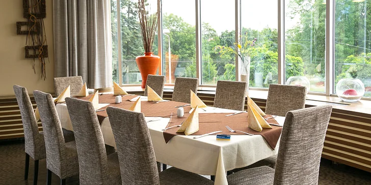 Tříchodové menu pro dva: jarní závitek, kachní prsíčko s domácími noky a panna cotta