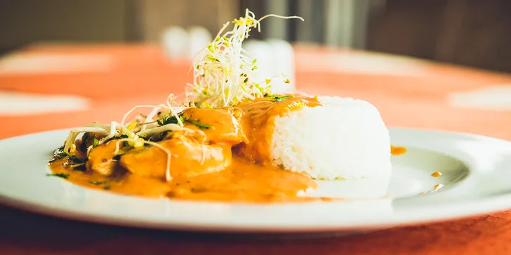 Letní 3chodové menu pro 2: grilovaná zelenina, thai kari a jablíčko v karamelu