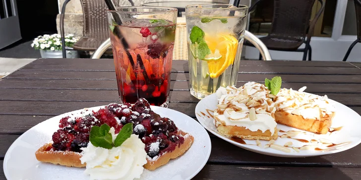 Káva nebo limonáda a sladké wafle podle výběru i s kopečkem zmrzliny