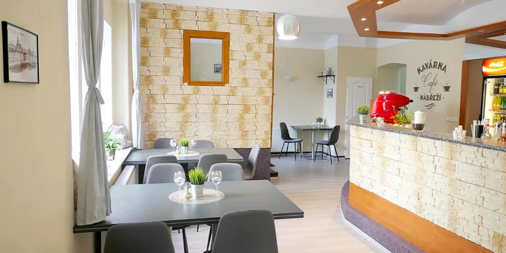 Káva nebo limonáda a sladké wafle podle výběru i s kopečkem zmrzliny
