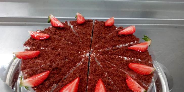 Káva, domácí limonáda nebo nealko a bezlepkový zákusek podle výběru