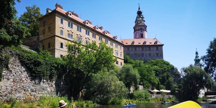 Denní či noční rafting i půjčení 3 lodí v Českém Krumlově až pro 6 vodáků