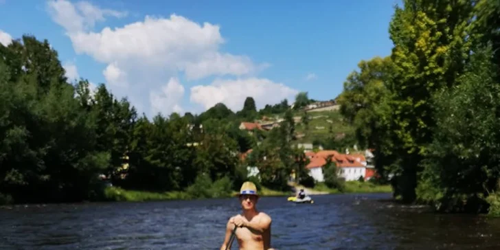 Denní či noční rafting i půjčení 3 lodí v Českém Krumlově až pro 6 vodáků