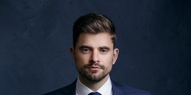 Ateliérové focení business headshotů a portrétu pro jednoho