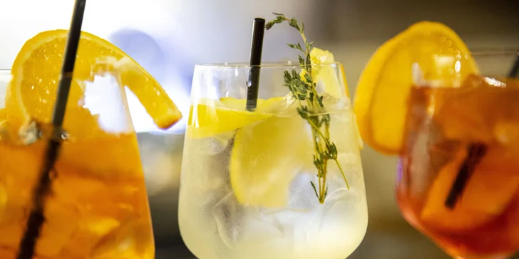 Pojďte na skleničku: degustace originálních koktejlů nebo spritzů pro dva