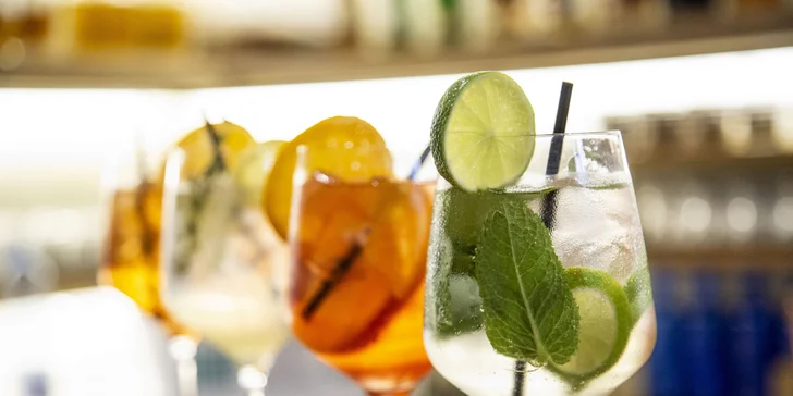 Pojďte na skleničku: degustace originálních koktejlů nebo spritzů pro dva