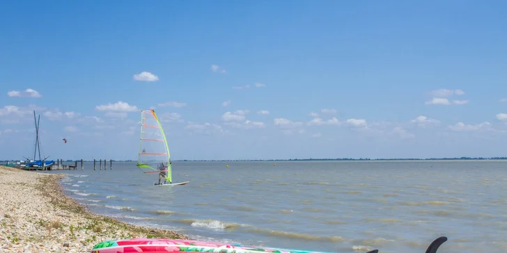 Neziderské jezero je rájem pro milovníky vodních sportů.