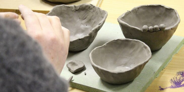 Workshop keramiky v Café Chloé: hrnky, šálky, podšálky, talířky i šperkovnice