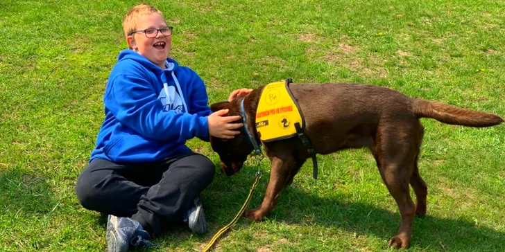 Složme se zrakově postiženému Ondrovi na výcvik asistenčního pejska