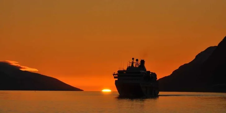 7denní plavba norskými fjordy za polární září: plná penze a služby průvodce