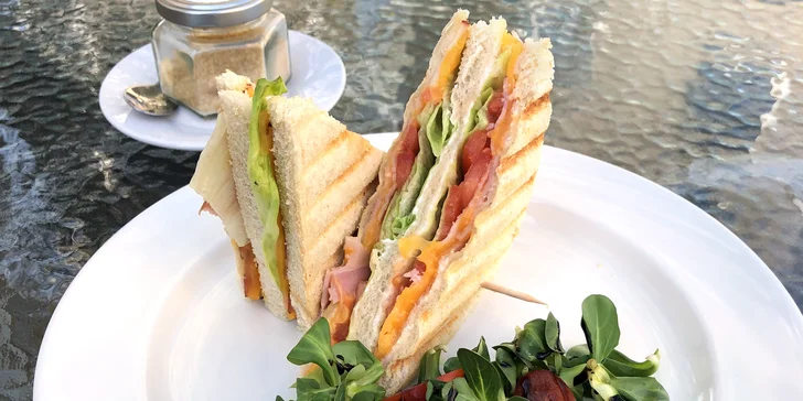 Ledová káva i domácí sendvič dle výběru: kuřecí, vegetariánský i club
