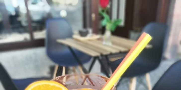 Letní pohoda: osvěžující Aperol Spritz u zámeckého parku pro dva