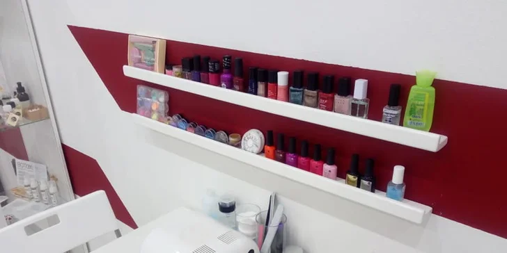 Pro upravené nehty: manikúra, P-Shine, lakování či Shellac