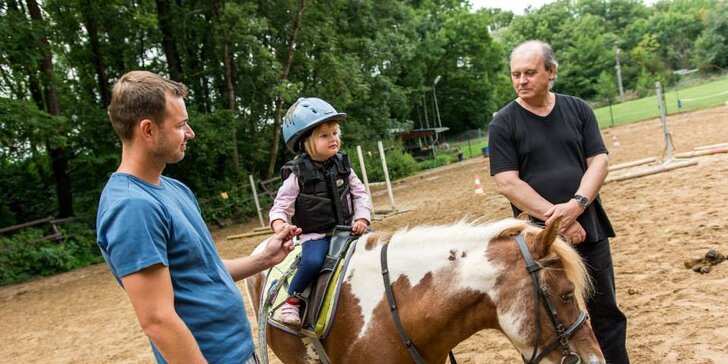 Zážitková vyjížďka na koni s jezdeckou školou Macek pro děti i dospělé