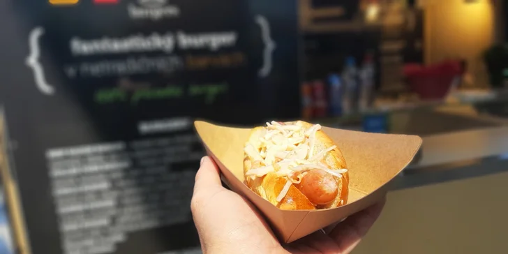 Dva hot dogy ze 3 variant: párek s 98% obsahem masa a hranolky z grilu