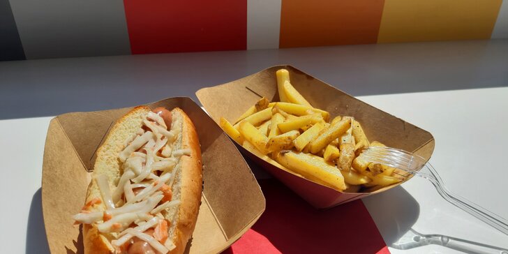 Dva hot dogy ze 3 variant: párek s 98% obsahem masa a hranolky z grilu