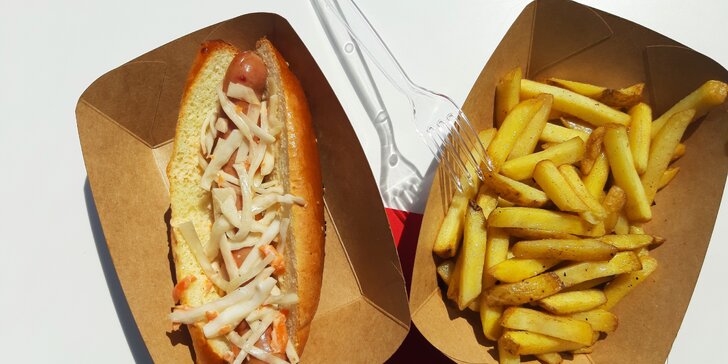 Dva hot dogy ze 3 variant: párek s 98% obsahem masa a hranolky z grilu
