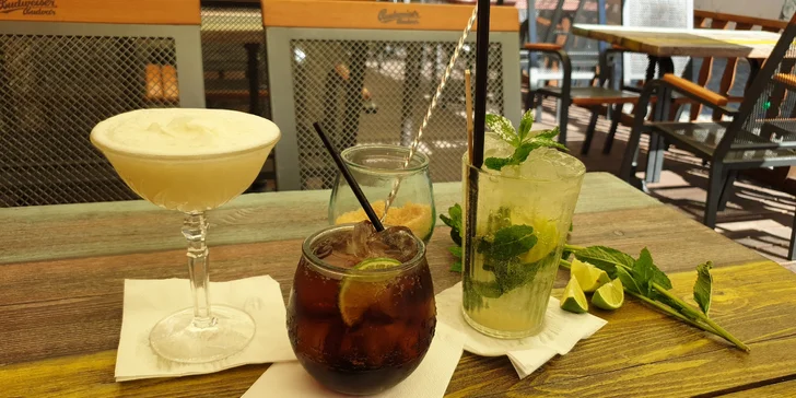 Osvěžte se: frozen piña colada, mojito nebo cubata pro 1 i 2 osoby