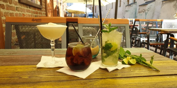 Osvěžte se: frozen piña colada, mojito nebo cubata pro 1 i 2 osoby