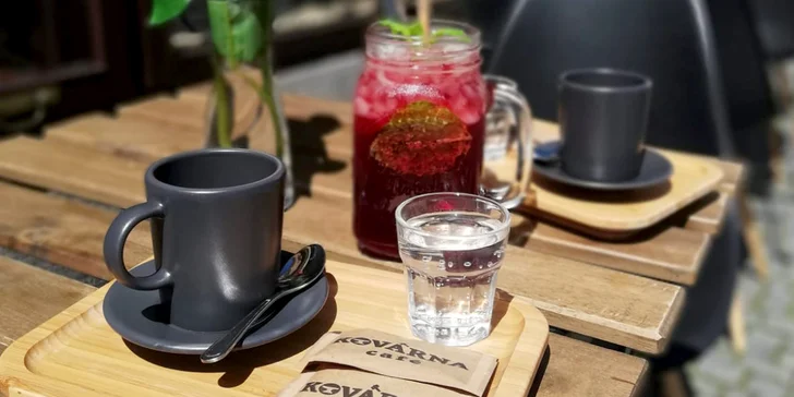 Letní osvěžení: káva podle výběru, domácí limonáda i horké maliny či pohár