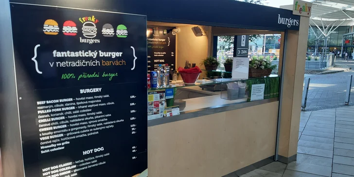 Dva hot dogy ze 3 variant: párek s 98% obsahem masa a hranolky z grilu