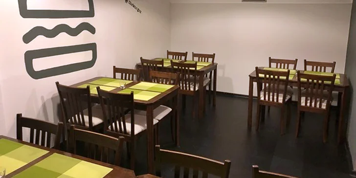Burger z 10 druhů a hranolky či americké brambory i coleslaw pro 1 nebo 2