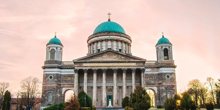 Bazilika se nachází jen pár kroků od penzionu.