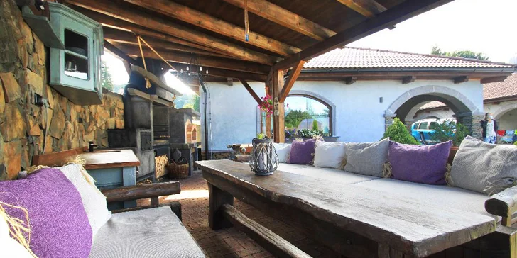 Pobyt na ranči ve stylu Provence: moderní apartmán s kuchyňkou a bazén