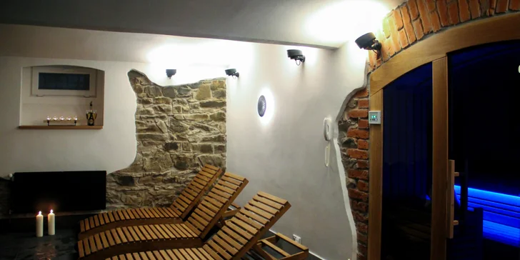 Sauna má kapacitu až 8 lidí.