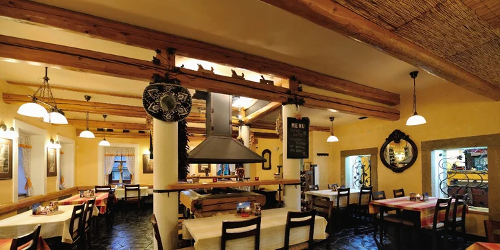 V restauraci si pochutnáte na večeři formou grillmixu, doobjednat si však můžete dle chuti i cokoliv z jídelního lístku.