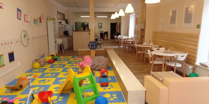 Káva i zákusek dle výběru a vstup do rodinného centra pro dítě a dospělého