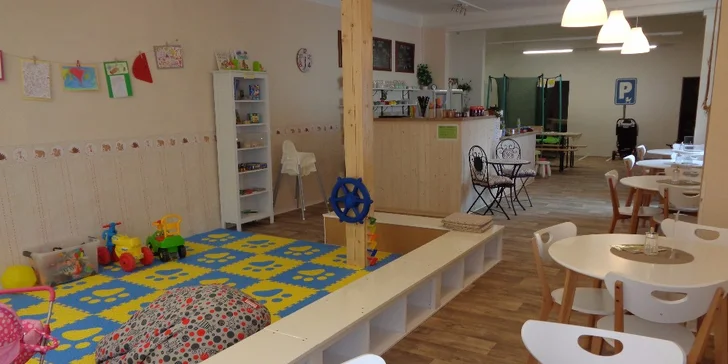 Káva i zákusek dle výběru a vstup do rodinného centra pro dítě a dospělého