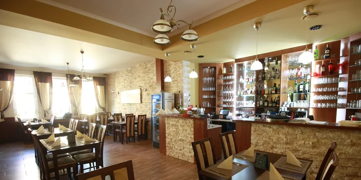 Řecké degustační menu i s lahví vína: jehněčí, kuřecí a hovězí maso i zelenina