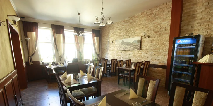 Řecké degustační menu i s lahví vína: jehněčí, kuřecí a hovězí maso i zelenina
