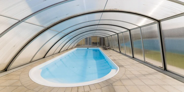 Do Velkých Bílovic vás zve hotel Akademie***+.  Za příznivého počasí se můžete těšit na venkovní bazén (pouze v letních měsících).