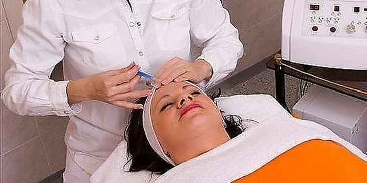 Botulotoxin pro okamžité vyhlazení vrásek v oblasti očí, čela, nebo glabely