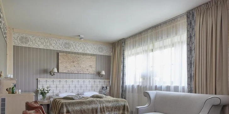 Na výběr jsou dvoulůžkové pokoje a apartmán. 