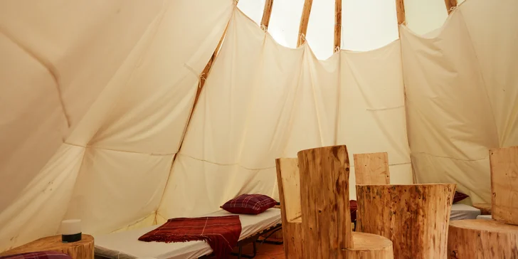 Podzimní pobyt v indiánském teepee v Beskydech: možnost grilování, příroda a výlety