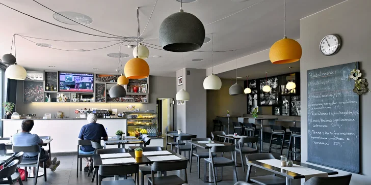 Piknik na ostrově Štvanice: miniburgery, salát, domácí bábovka i prosecco