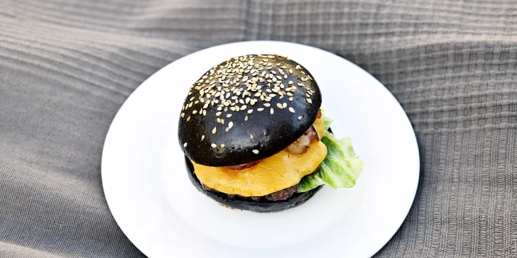 Piknik na ostrově Štvanice: miniburgery, salát, domácí bábovka i prosecco