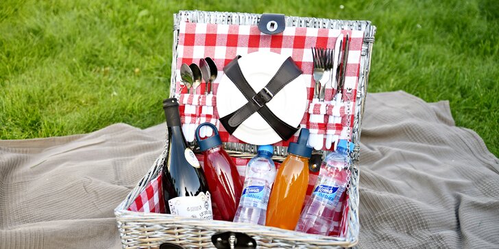 Piknik na ostrově Štvanice: miniburgery, sendviče, domácí bábovka i prosecco